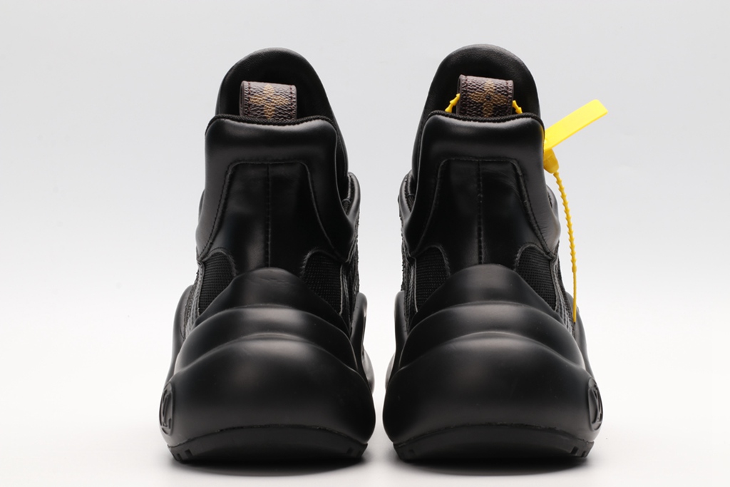 L*V SNEAKER